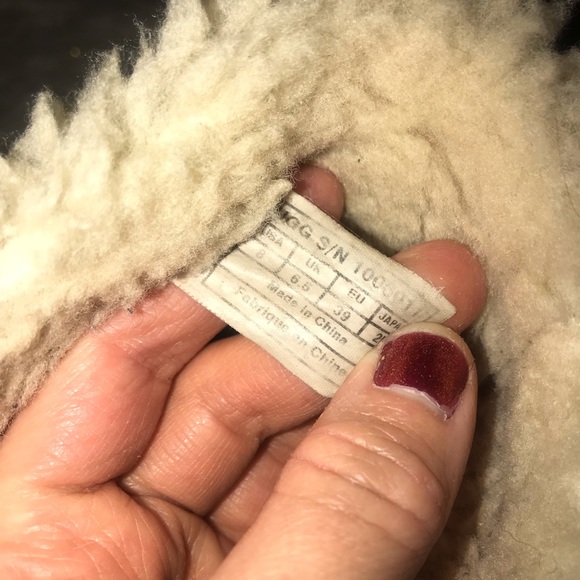 UGGs✨💗size 8 - Picture 3 of 3